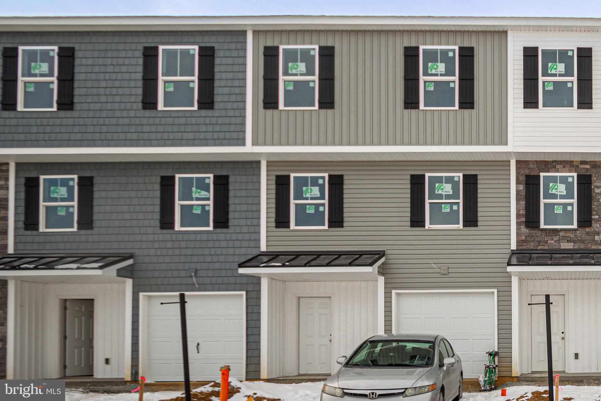 4 Landing Place, Unit 4 York, PA 17408 - Photo 1 of 28