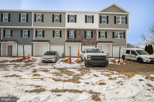 $259,500 | 4 Landing Place, Unit 4, York, PA 17408