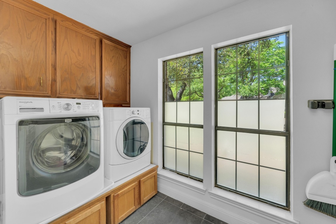 2 Meandering Way Round Rock, TX 78664 - Photo 32 of 39 a utility room with dryer and washer