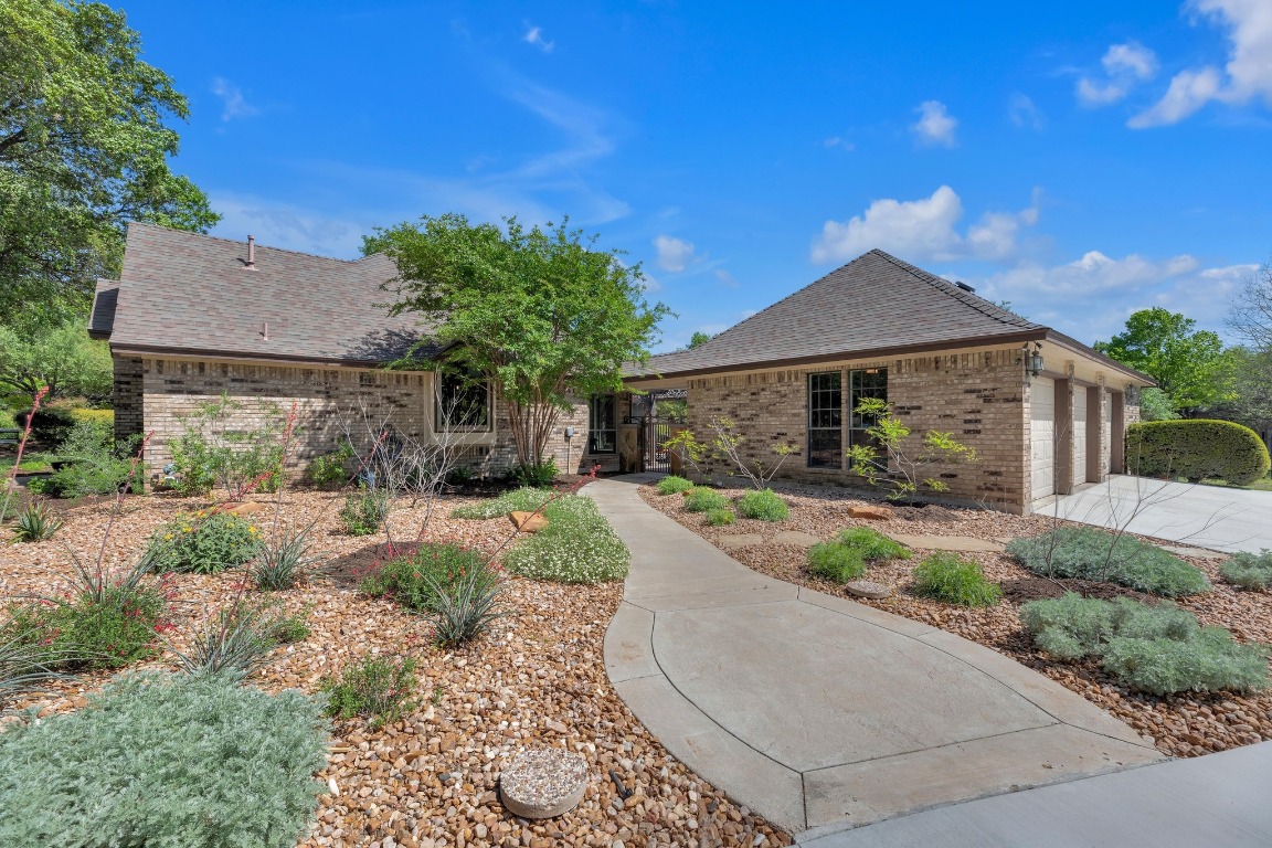 2 Meandering Way Round Rock, TX 78664 - Photo 5 of 39 a front view of a house with garden