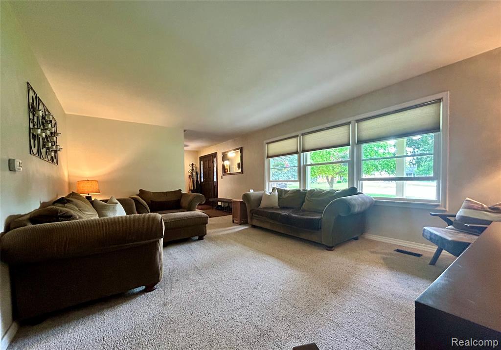 5143 North Georgetown Road Grand Blanc, MI 48439 - Photo 2 of 46 Gallery Image 2