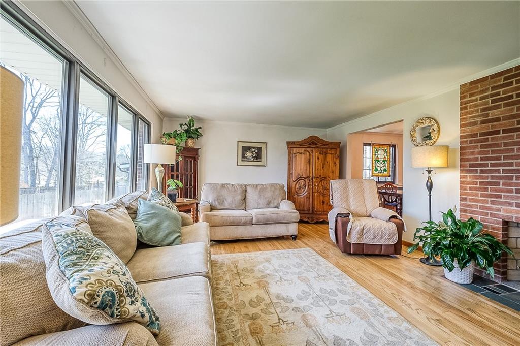214 Lytton Road Coraopolis, PA 15108 - Photo 3 of 24 Gallery Image 3