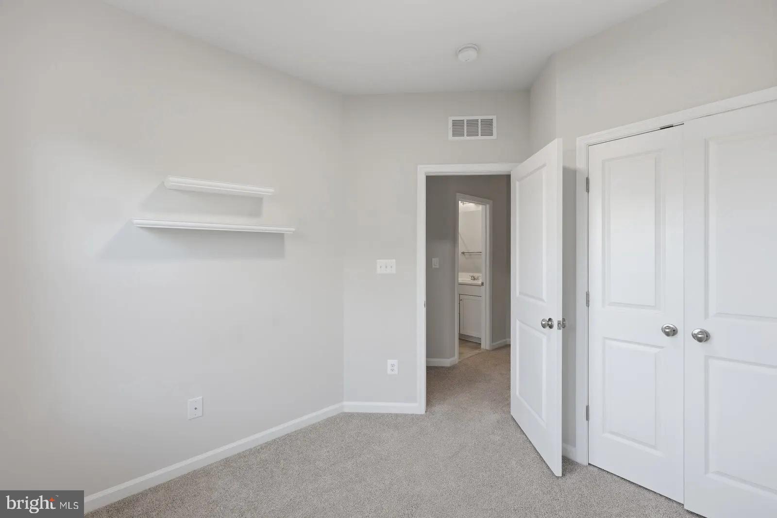 9309 Barnes Loop Manassas, VA 20110 - Photo 12 of 32