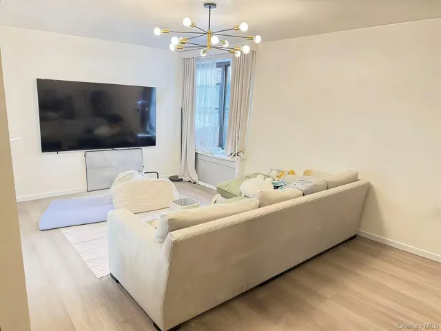 $388,000 | 38-15 149th Street, Unit 5H | Murray Hill - Flushing