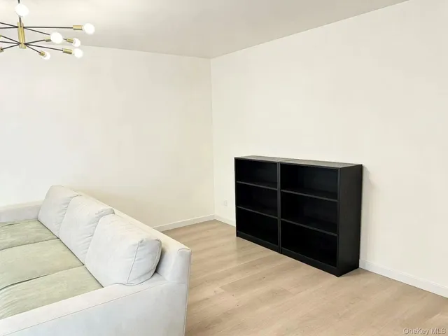 $388,000 | 38-15 149th Street, Unit 5H | Murray Hill - Flushing