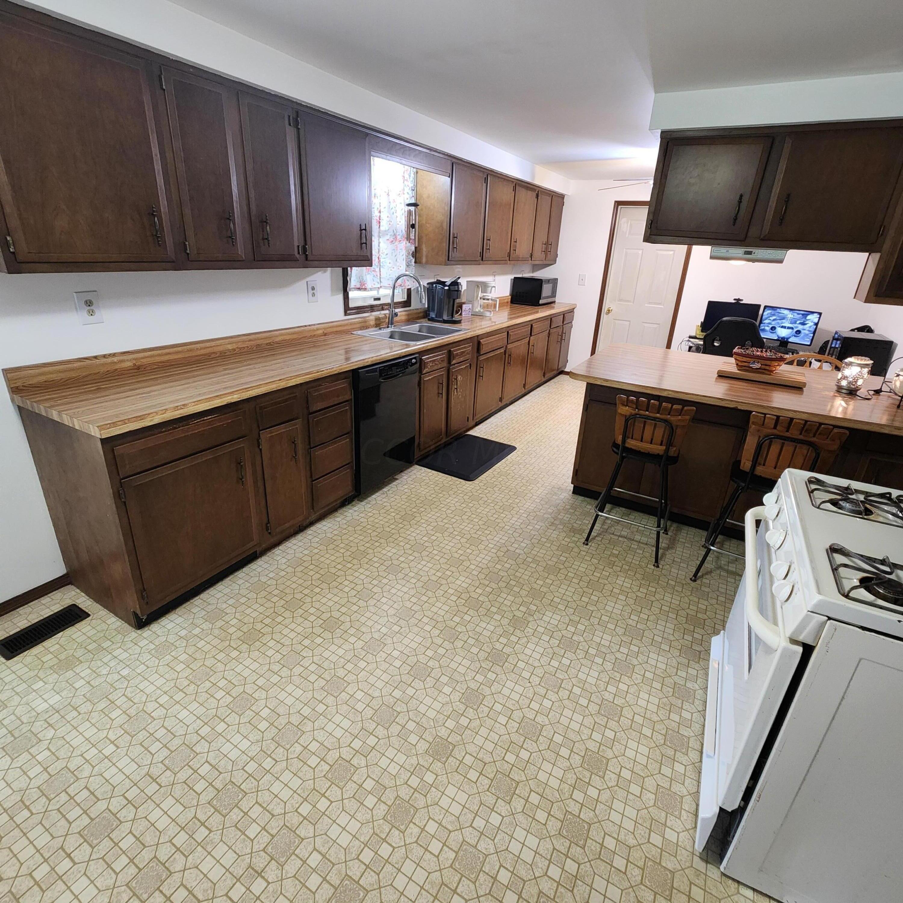 5992 Radekin Road Columbus, OH 43232 - Photo 4 of 15 1000013581