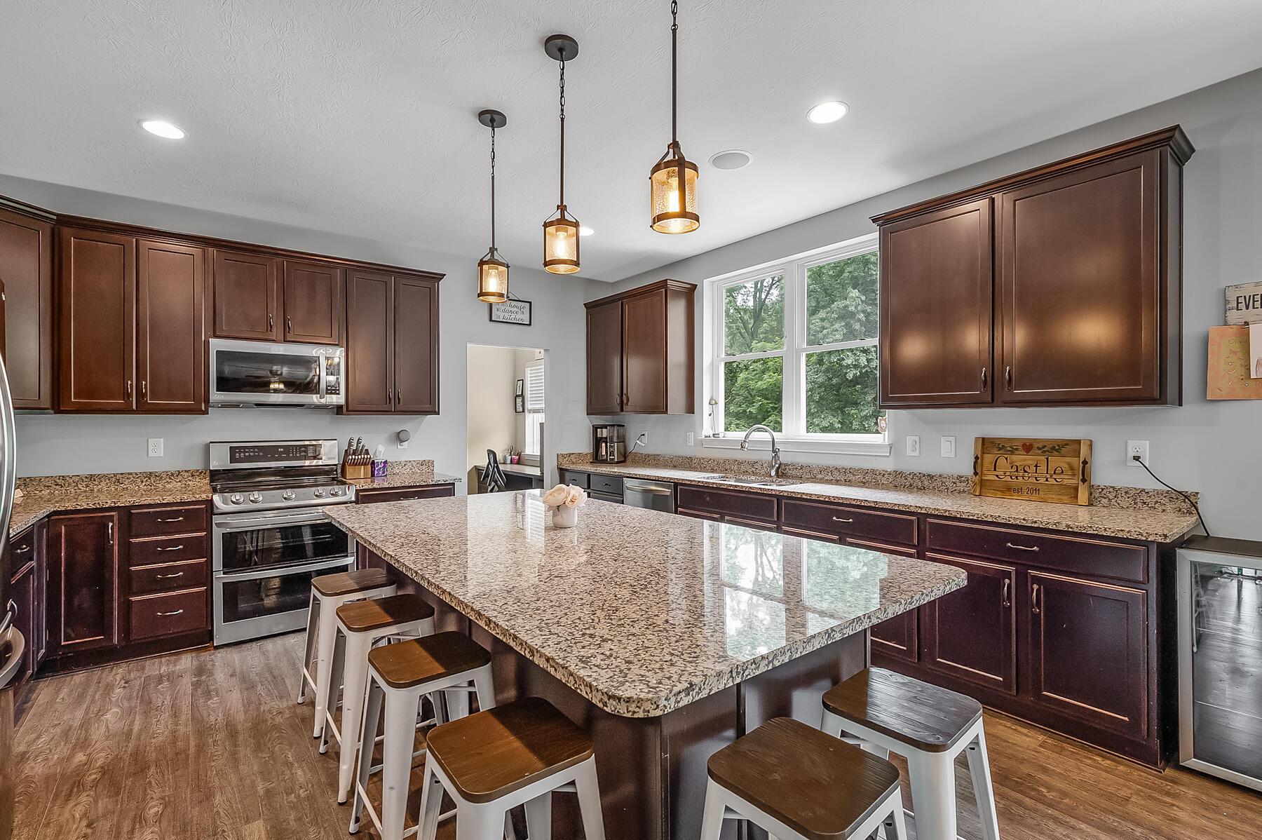 1043 Coover Road Delaware, OH 43015 - Photo 18 of 72 Kitchen w/Island Seating