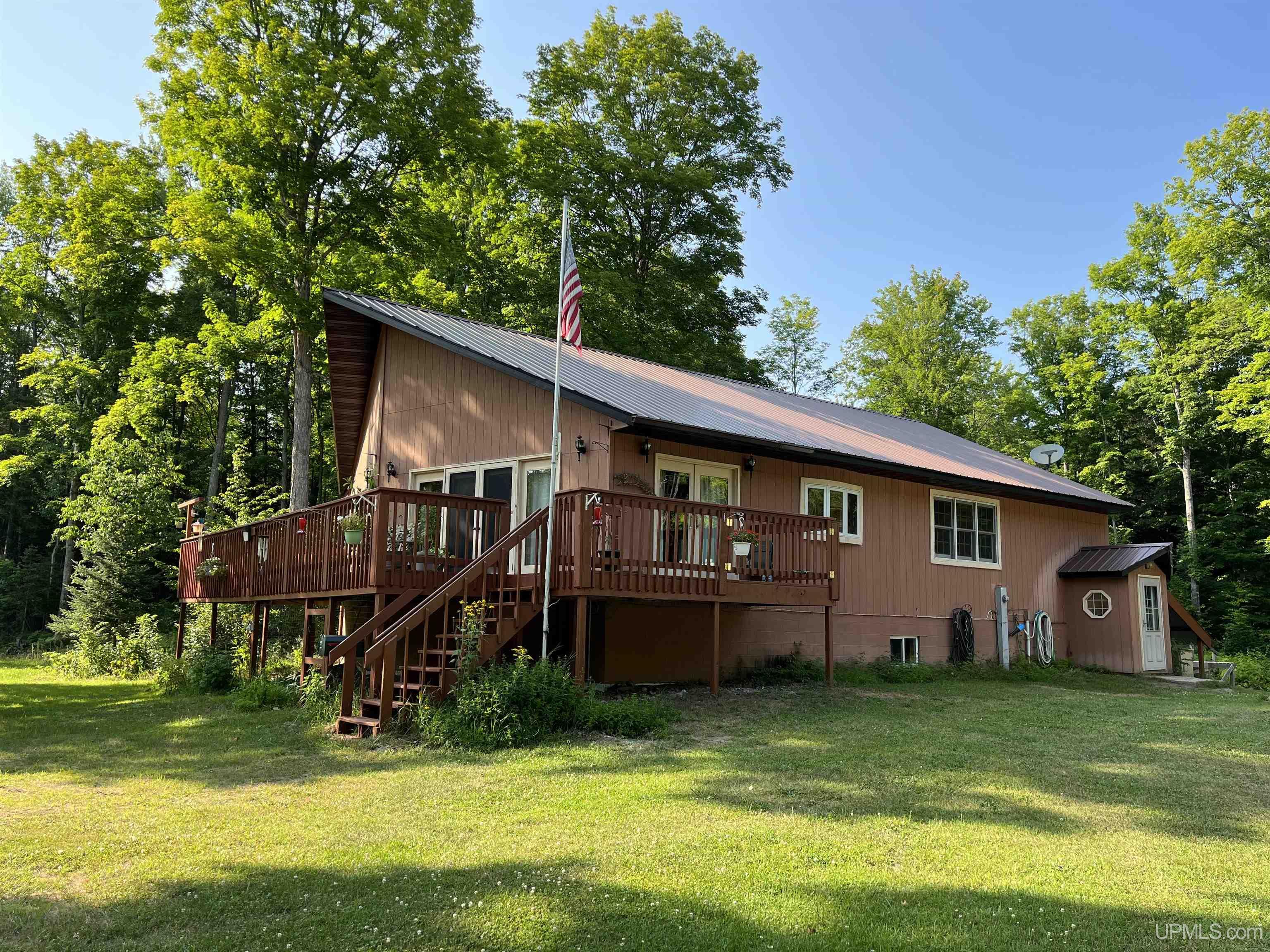 19027 Collins Road Lanse, MI 49946 - Photo 6 of 43 Gallery Image 6