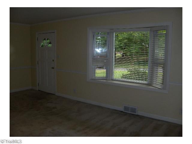 809 North Avalon Road Winston-Salem, NC 27104 - Photo 2 of 6 Living Room.