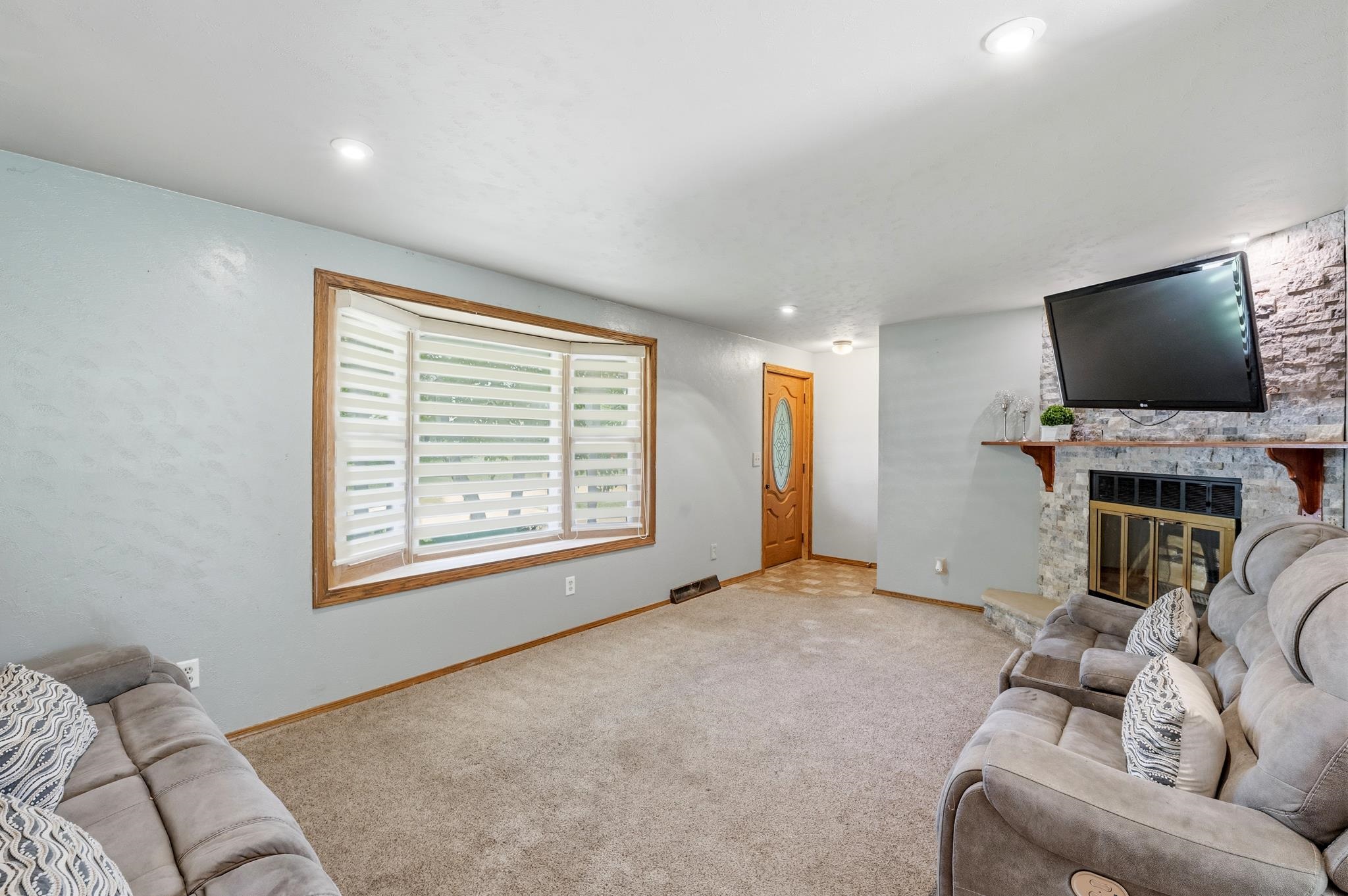 2430 Heather Road Green Bay, WI 54311 - Photo 5 of 32
