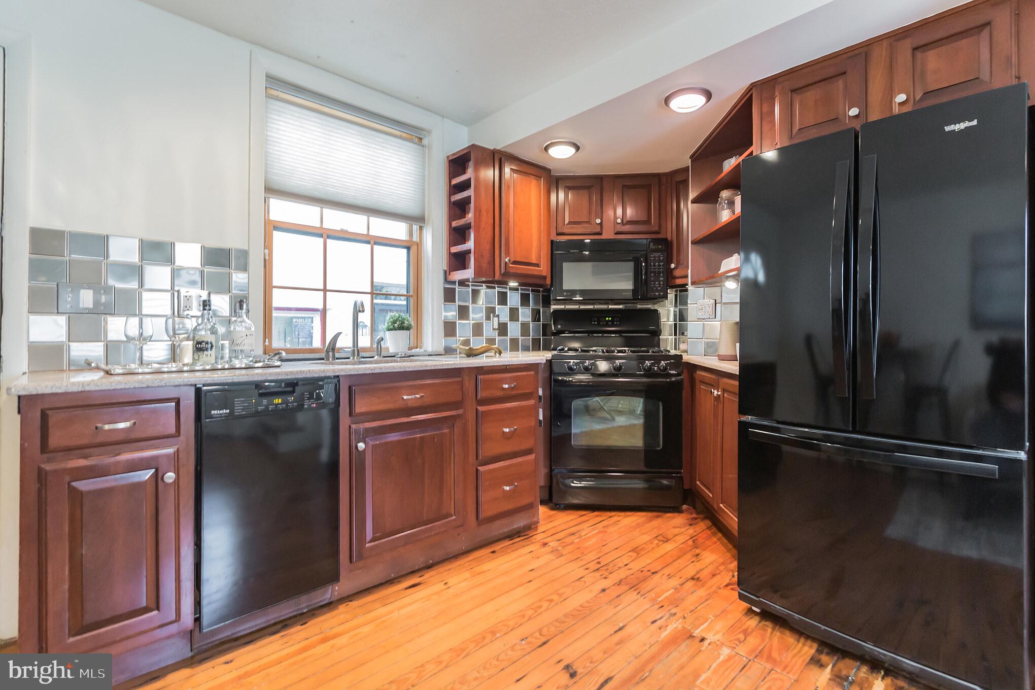 1134 R Waverly Street Philadelphia, PA 19147 - Photo 5 of 23 Gallery Image 5