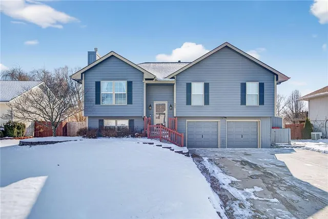 $315,000 | 307 East 22 Terrace, Kearney, MO 64060