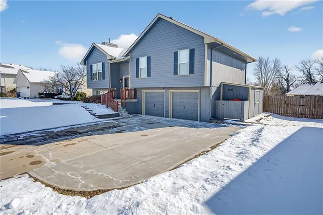 $315,000 | 307 East 22 Terrace, Kearney, MO 64060