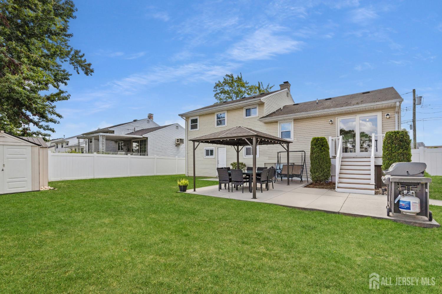 16 Neptune Place Colonia, NJ 07067 - Photo 30 of 34