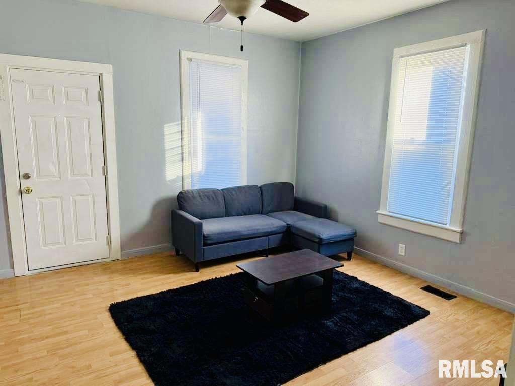 917 Osburn Avenue Springfield, IL 62702 - Photo 8 of 14