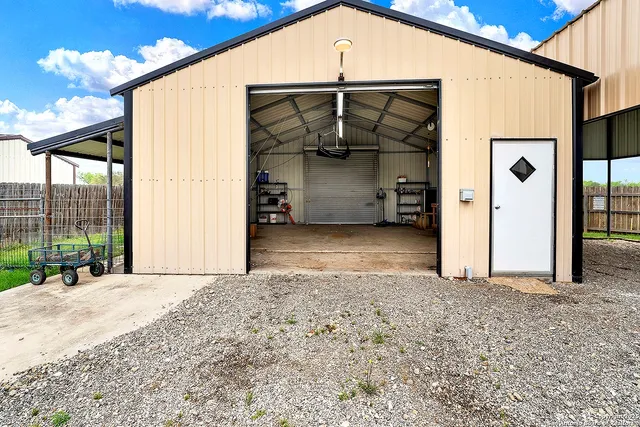 $545,000 | 221 South Monkhouse Street, Poth, TX 78147