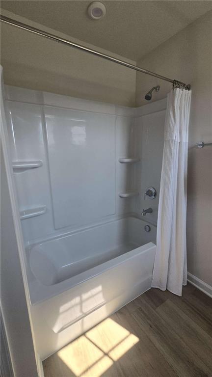 12 Downing Drive Adairsville, GA 30103 - Photo 28 of 36 a bathroom with a bathtub