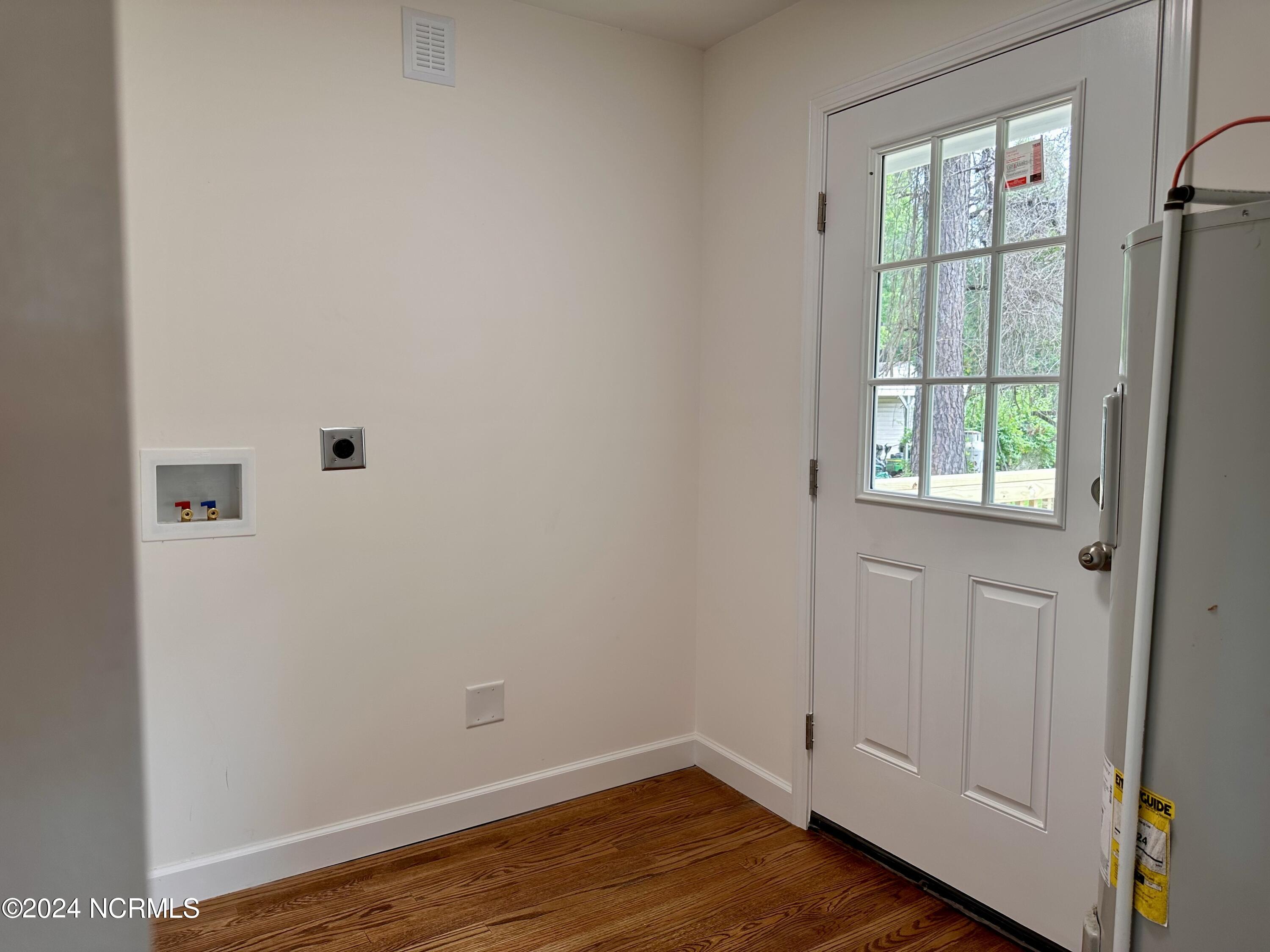 561 Burkett Road Dover, NC 28526 - Photo 21 of 33 laundry room