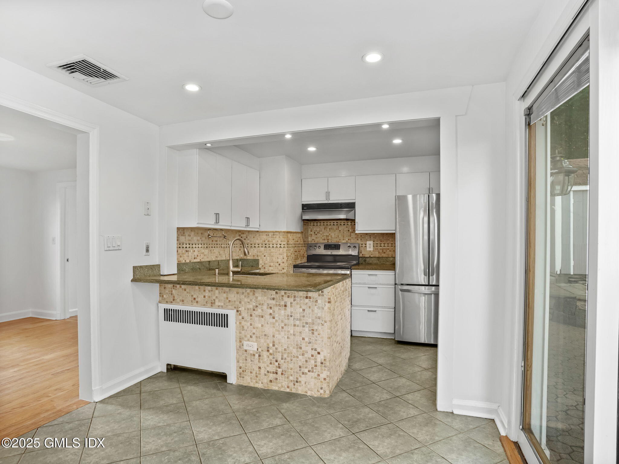 2 River Lane Cos Cob, CT 06807 - Photo 5 of 19 10-web-or-mls-2-river-ln