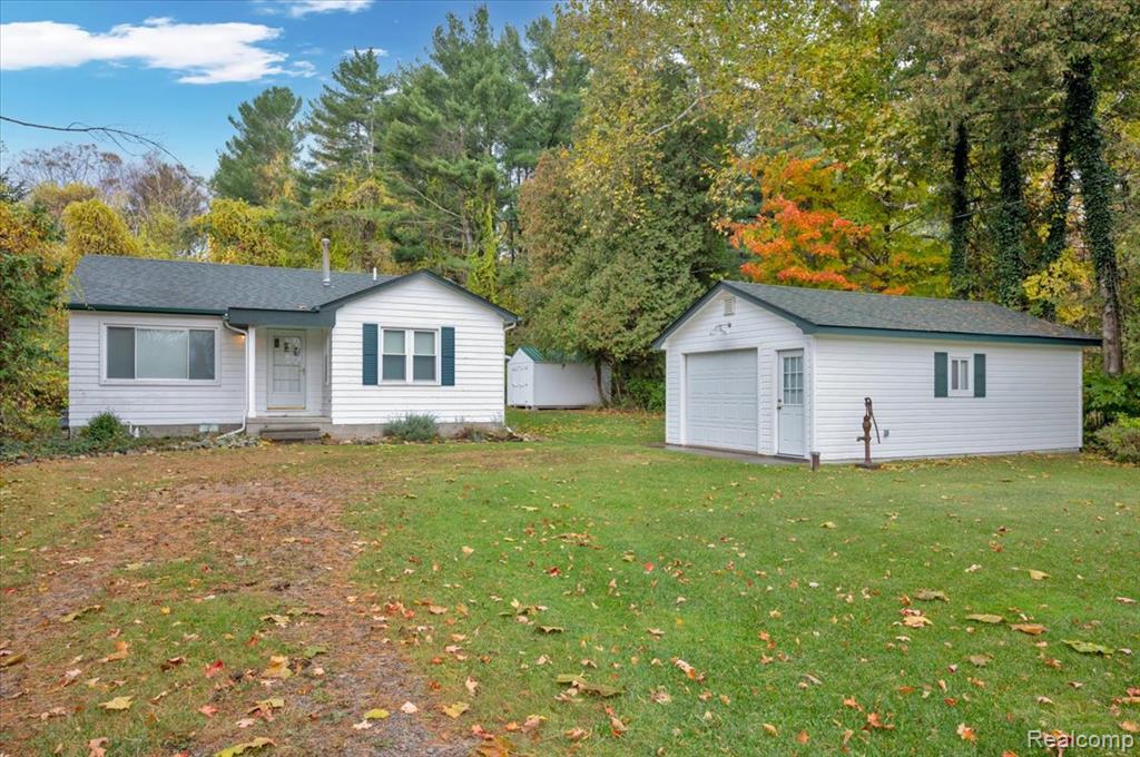 5036 Lakeshore Road Lexington, MI 48450 - Photo 2 of 19