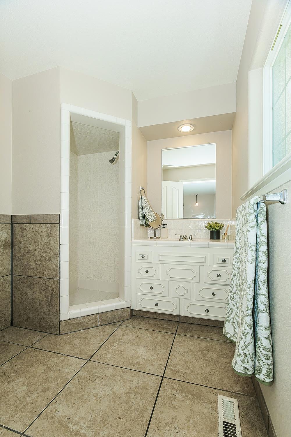 1563 South Klein Avenue Reedley, CA 93654 - Photo 34 of 81