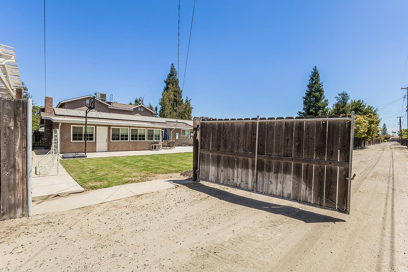 1563 South Klein Avenue Reedley, CA 93654 - Photo 64 of 81 a view of outdoor space and yard