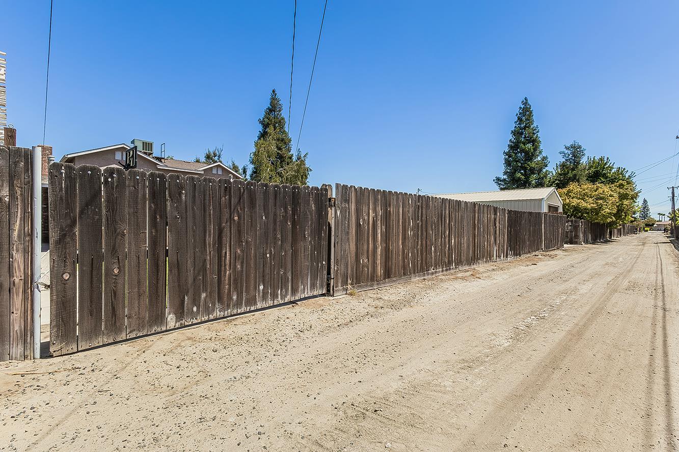 1563 South Klein Avenue Reedley, CA 93654 - Photo 65 of 81