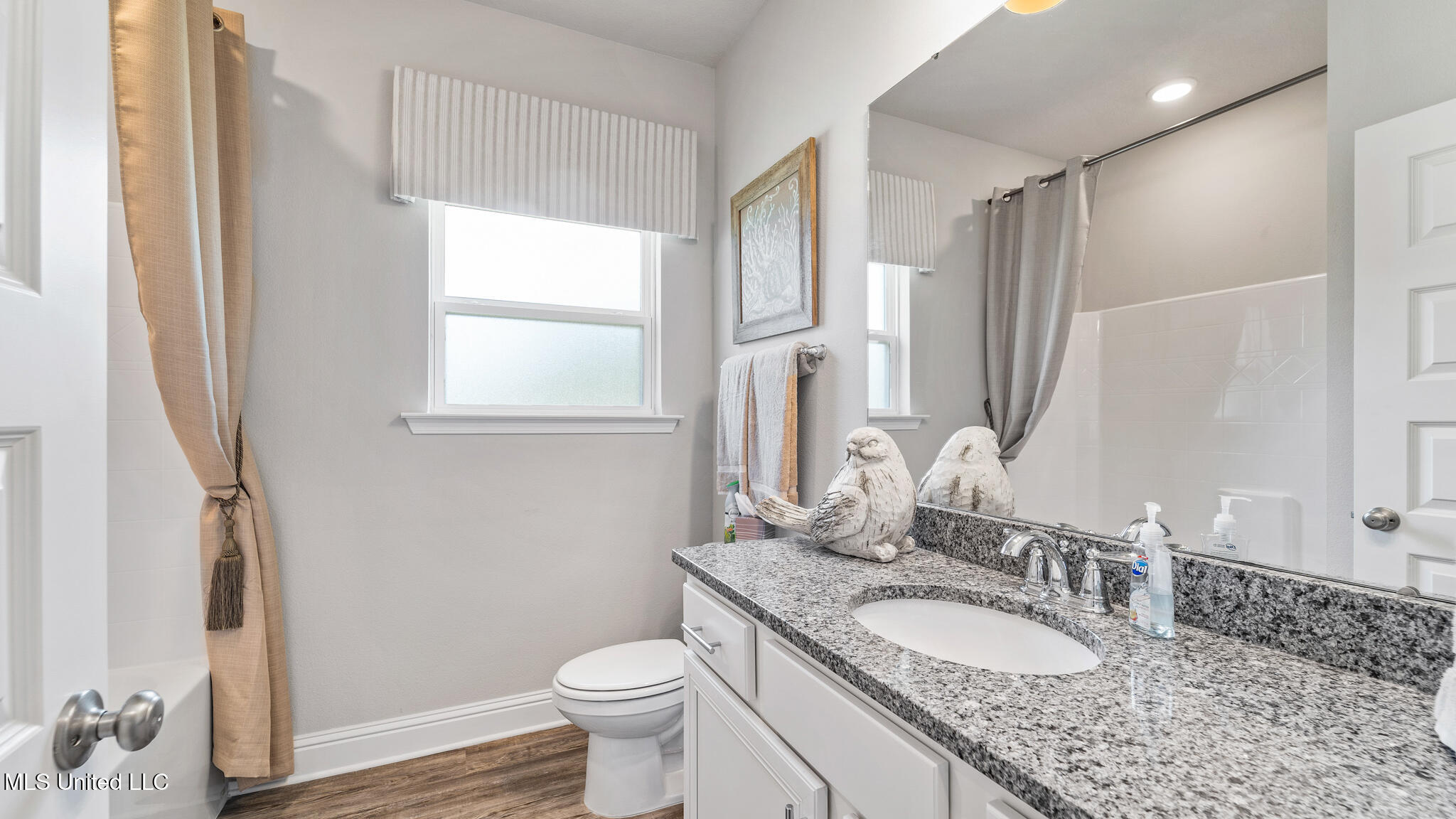 14207 Quill Avenue Biloxi, MS 39532 - Photo 13 of 20 Bathroom