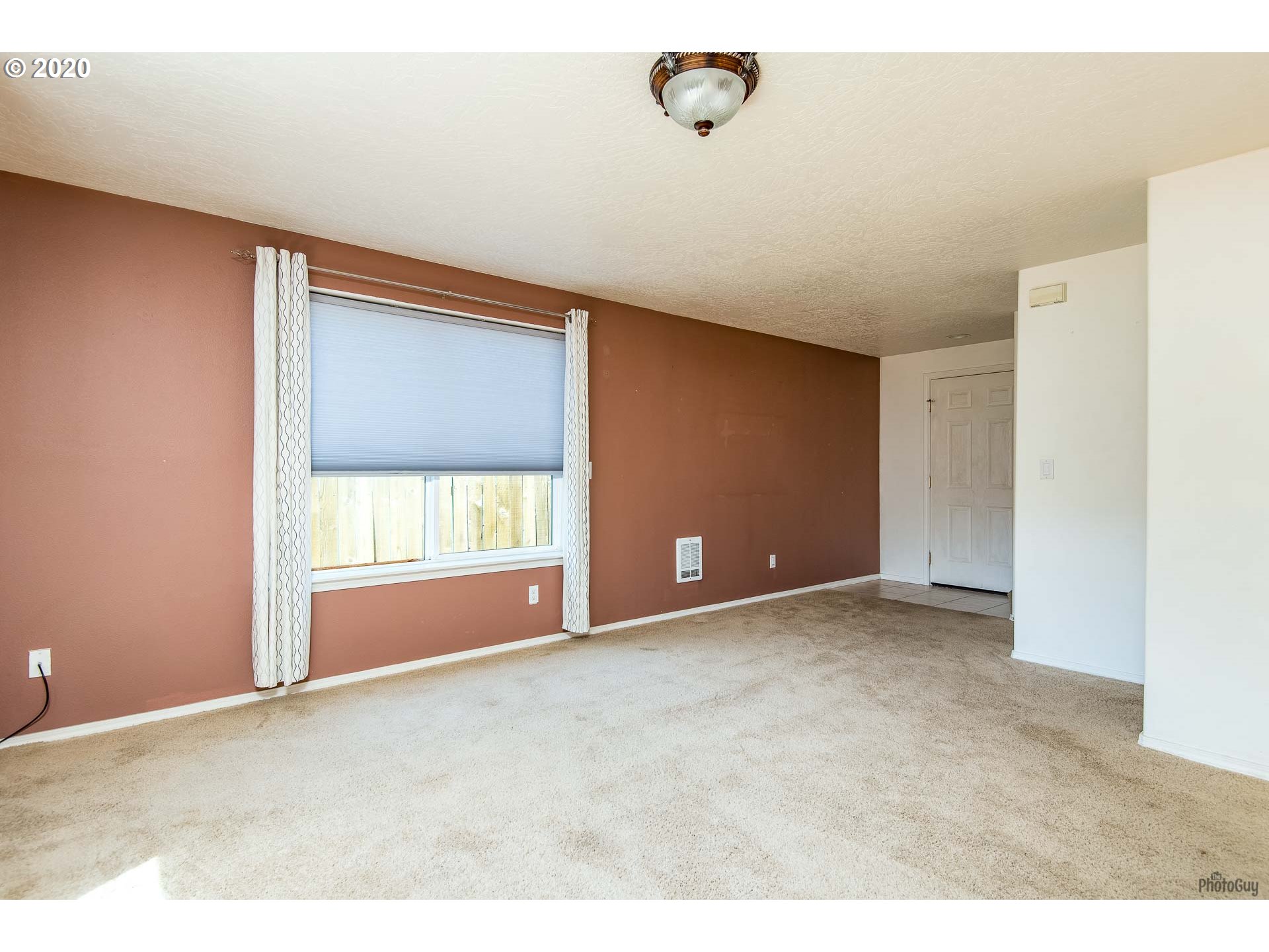 5975 Obsidian Avenue Springfield, OR 97478 - Photo 7 of 32