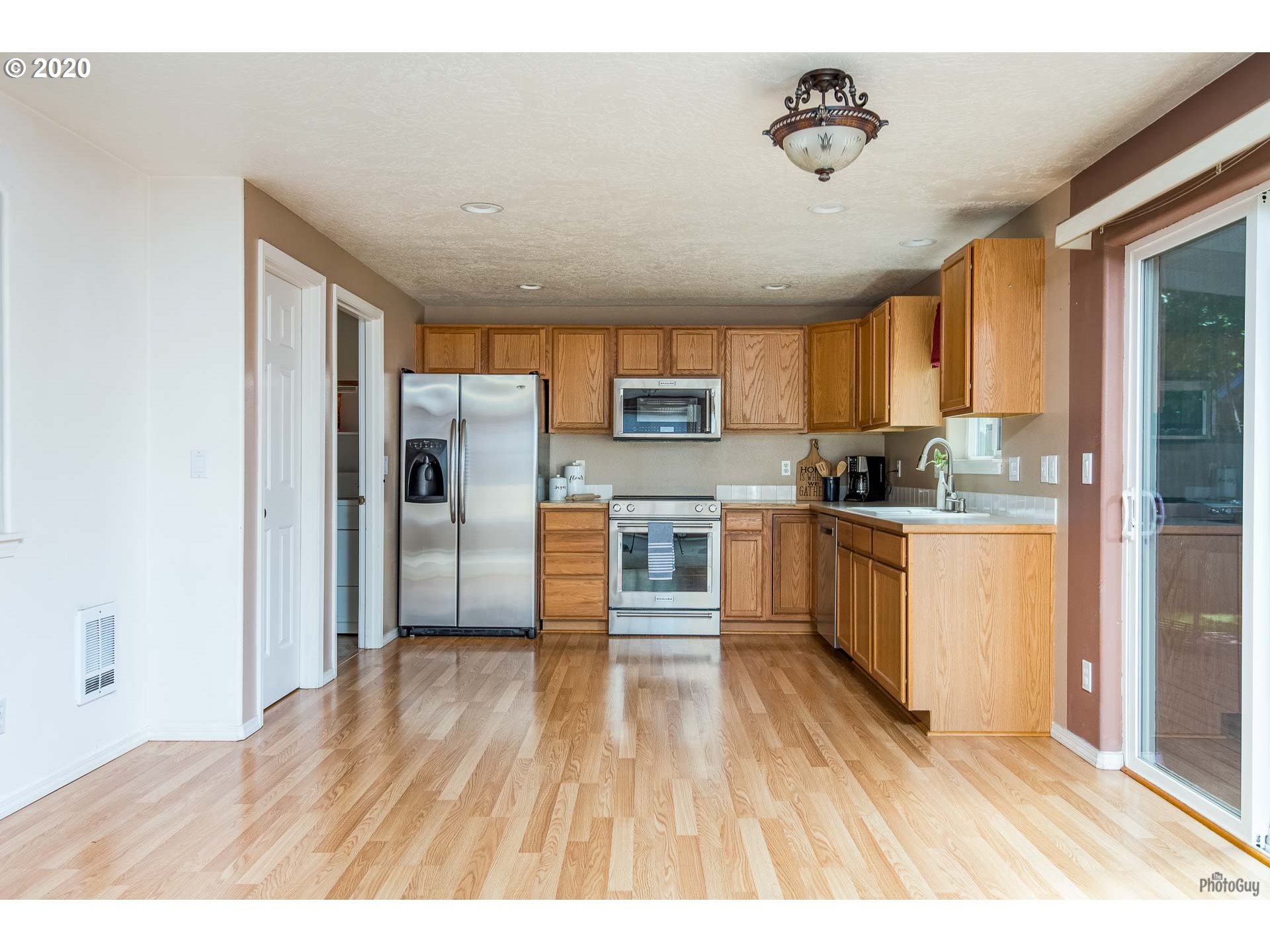 5975 Obsidian Avenue Springfield, OR 97478 - Photo 8 of 32