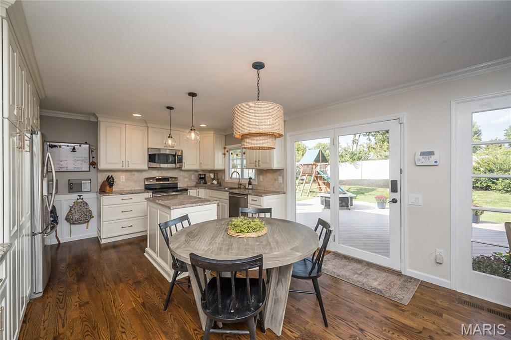 925 Camargo Drive Ballwin, MO 63011 - Photo 16 of 55