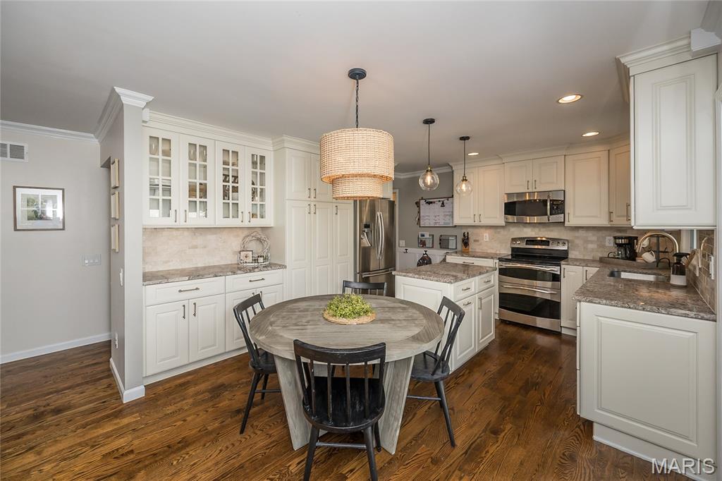 925 Camargo Drive Ballwin, MO 63011 - Photo 17 of 55