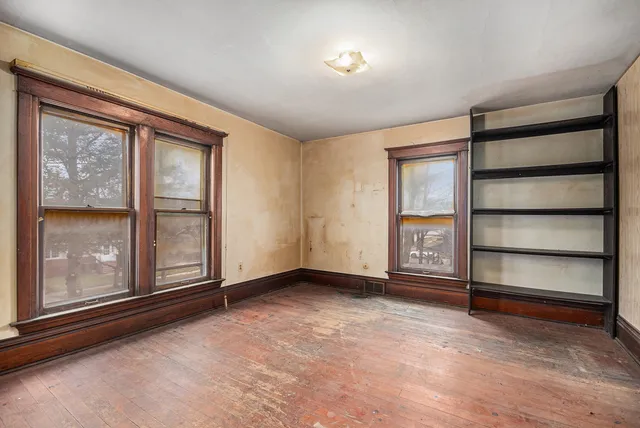 $199,900 | 919 Clay Street, Woodstock, IL 60098