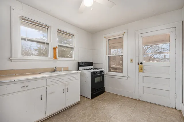 $199,900 | 919 Clay Street, Woodstock, IL 60098