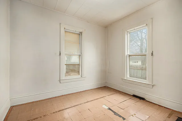 $199,900 | 919 Clay Street, Woodstock, IL 60098