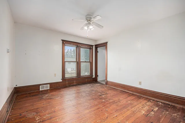 $199,900 | 919 Clay Street, Woodstock, IL 60098