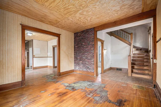 $199,900 | 919 Clay Street, Woodstock, IL 60098