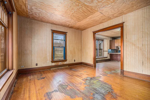 $199,900 | 919 Clay Street, Woodstock, IL 60098