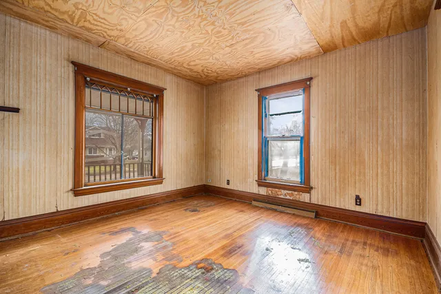 $199,900 | 919 Clay Street, Woodstock, IL 60098