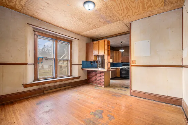 $199,900 | 919 Clay Street, Woodstock, IL 60098