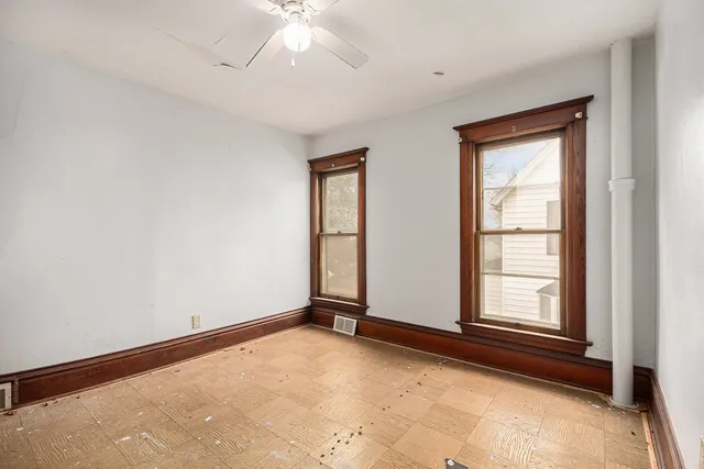 $199,900 | 919 Clay Street, Woodstock, IL 60098