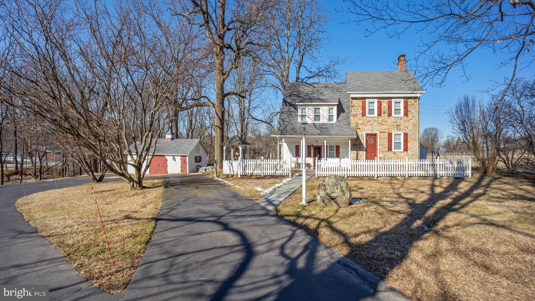 4 Locust Grove Road Pittstown, NJ 08867 - Photo 1 of 37 Front of House