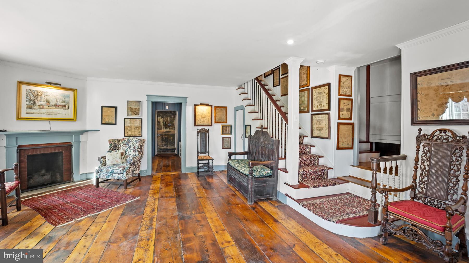 4 Locust Grove Road Pittstown, NJ 08867 - Photo 3 of 37 Living Room