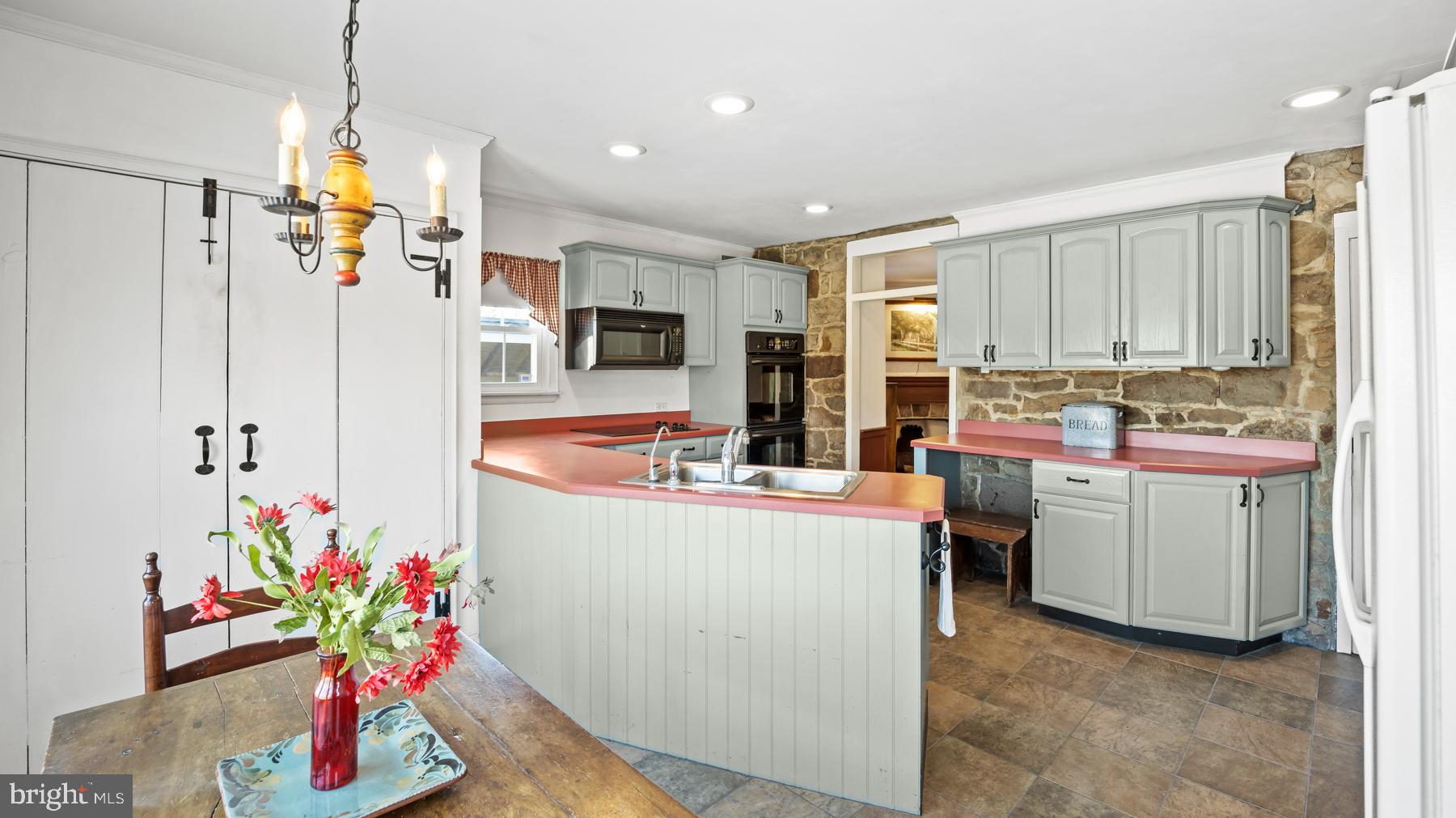 4 Locust Grove Road Pittstown, NJ 08867 - Photo 10 of 37 Kitchen