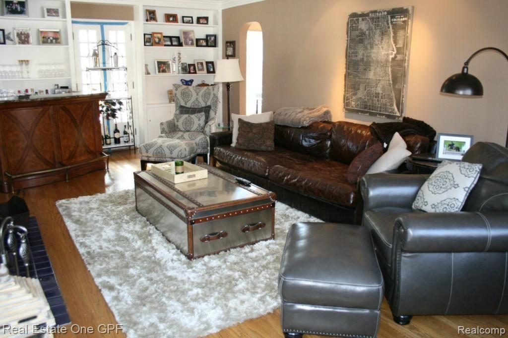 1161 Whittier Road Grosse Pointe, MI 48230 - Photo 8 of 15 8 IMG_1053.jpg