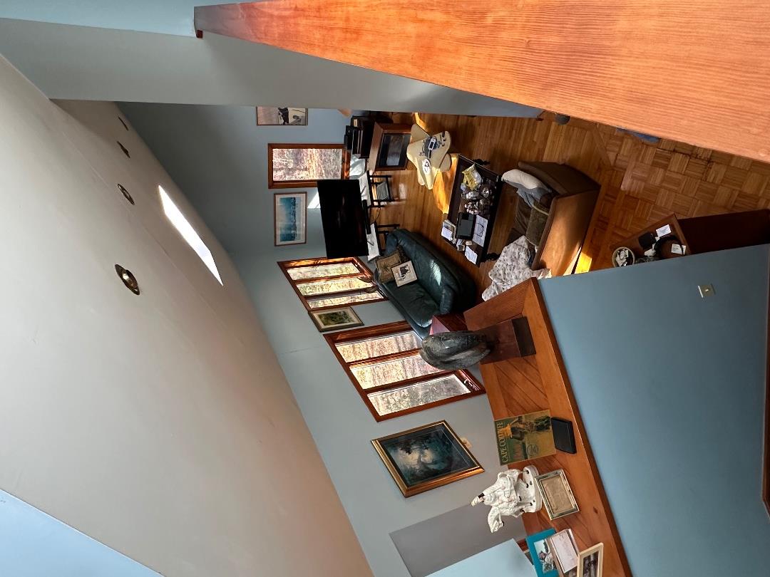 20 Brook Hollow Road West Tisbury, MA 02568 - Photo 27 of 33 a living room with furniture