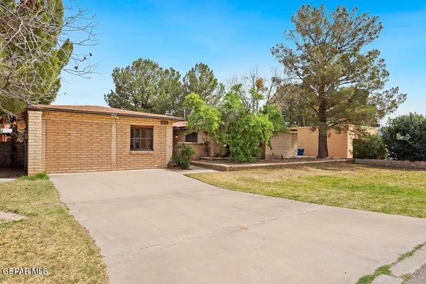 $375,000 | 4953 Vista Grande Circle, El Paso, TX 79922
