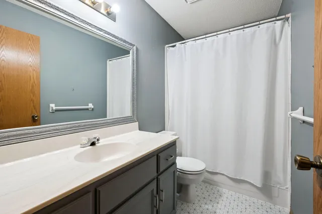 $2,995 | 11819 West River Road, Champlin, MN 55316