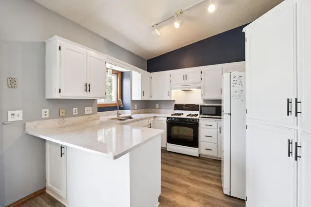 $2,995 | 11819 West River Road, Champlin, MN 55316