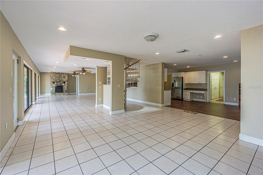 18129 Crawley Road Odessa, FL 33556 - Photo 15 of 38 a view of a entryway